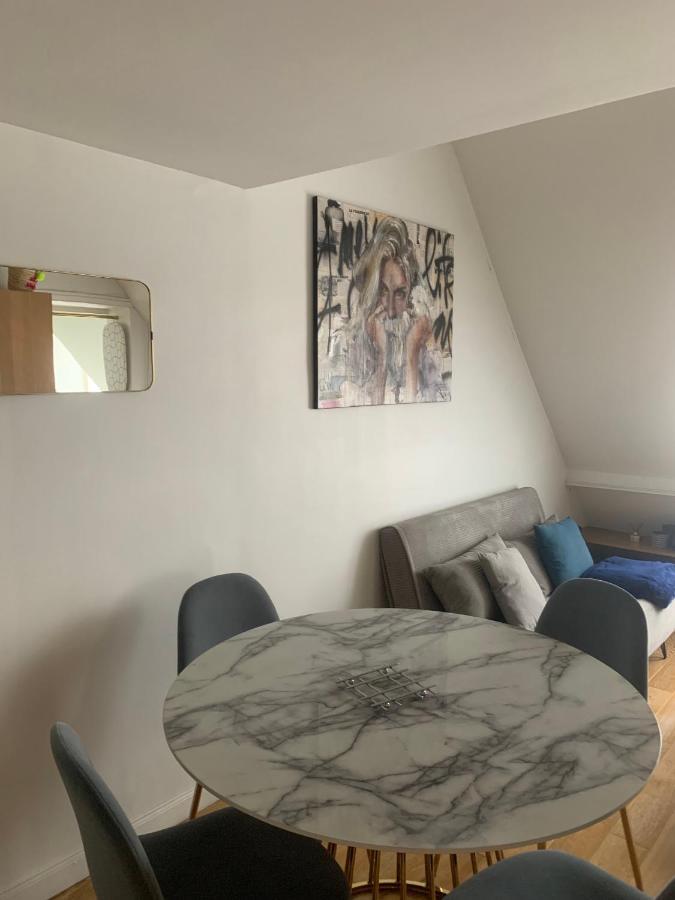 Confort Au Coeur De 8e, 5e Etage Avec Ascenseur Parigi