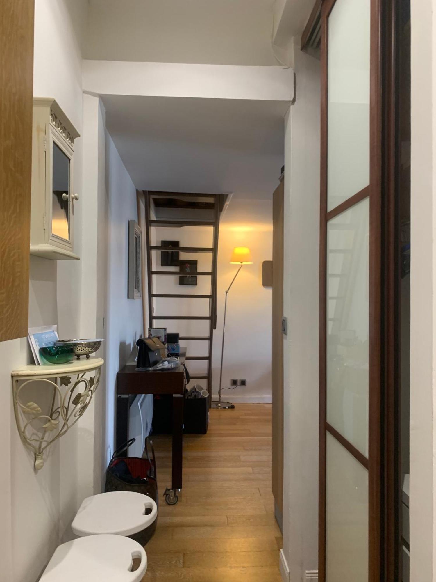 Confort Au Coeur De 8e, 5e Etage Avec Ascenseur Appartamento