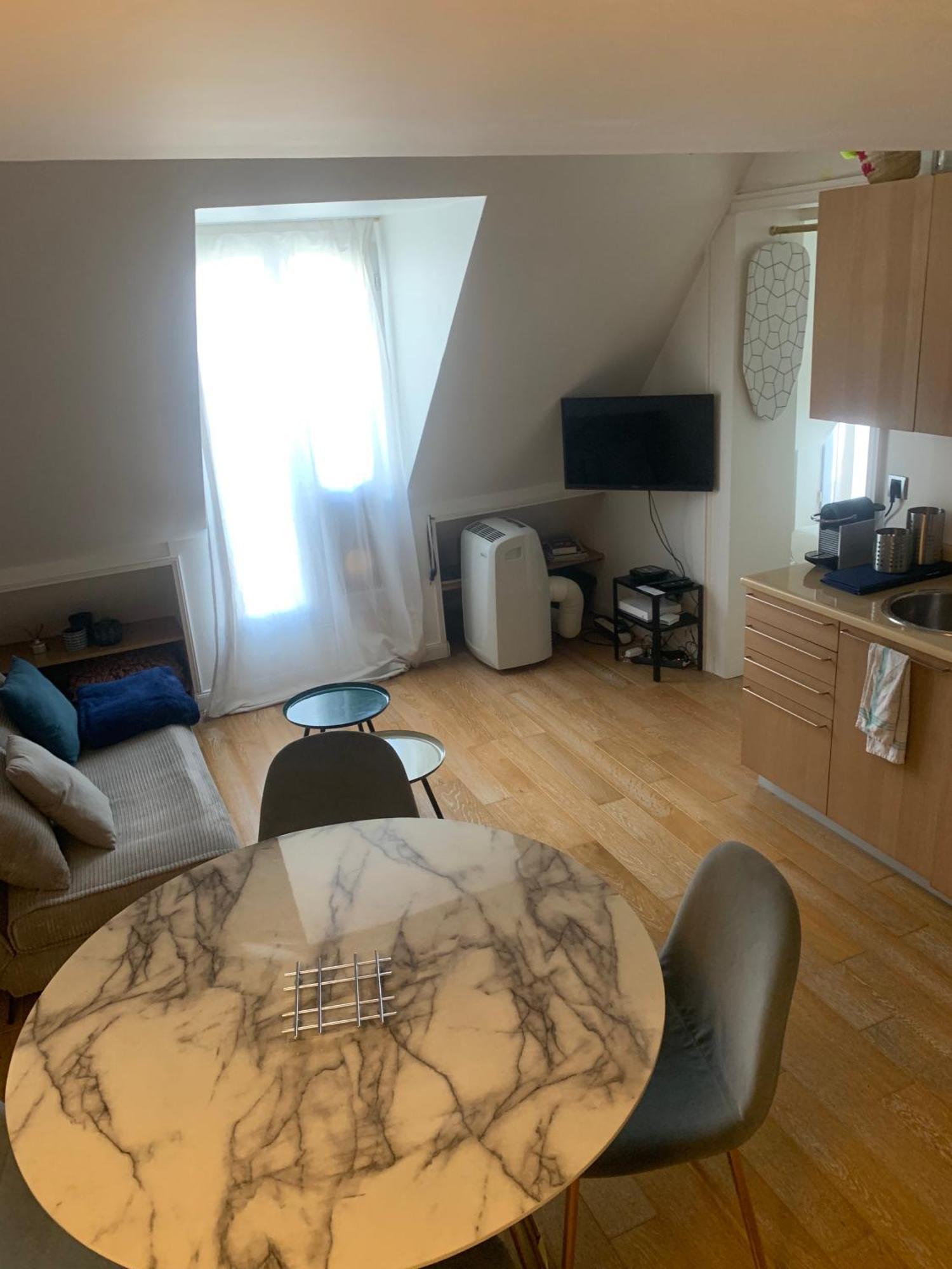 Confort Au Coeur De 8e, 5e Etage Avec Ascenseur * Parigi