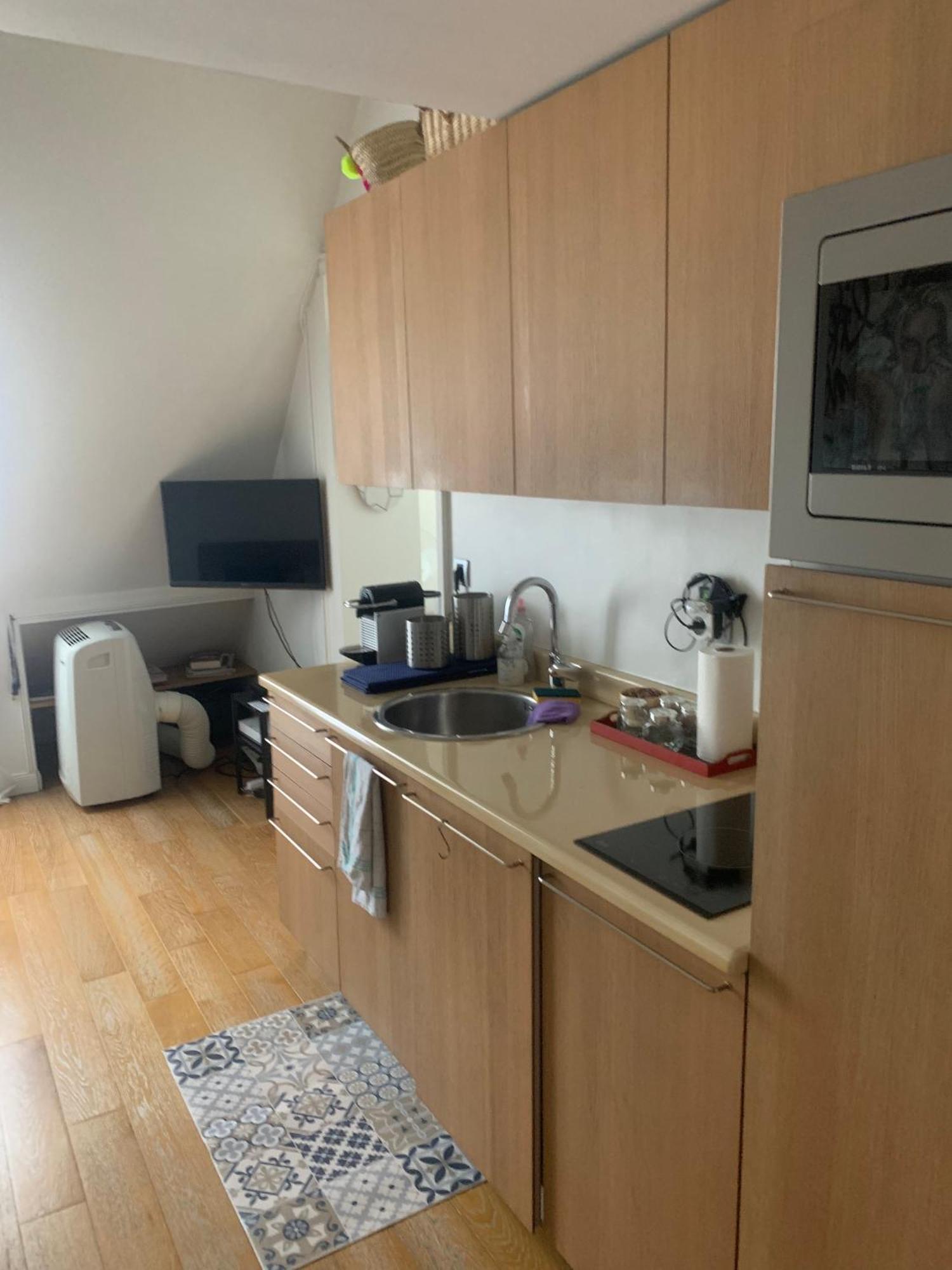 Confort Au Coeur De 8e, 5e Etage Avec Ascenseur Appartamento