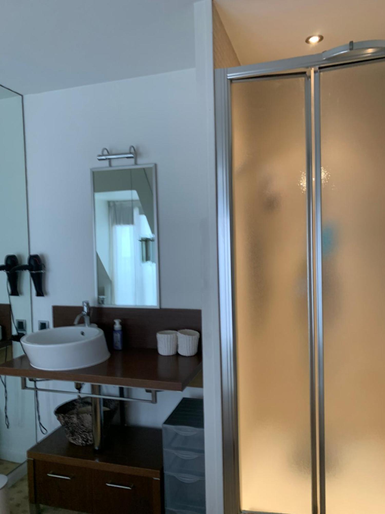 Appartamento Confort Au Coeur De 8e, 5e Etage Avec Ascenseur *